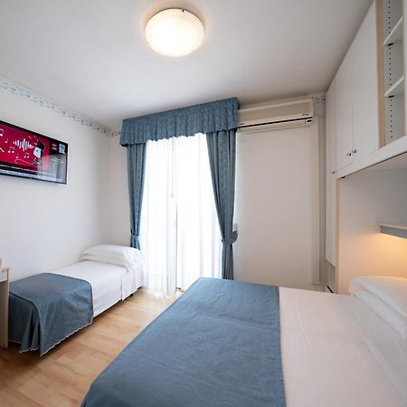 Hotel Laurin Лидо-ди-Езоло Экстерьер фото