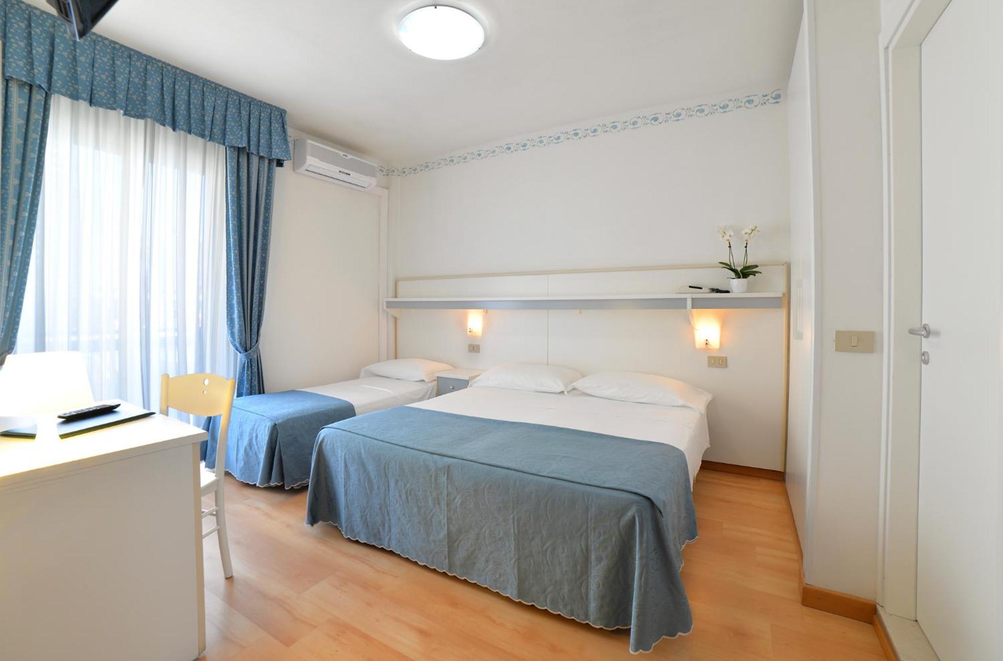 Hotel Laurin Лидо-ди-Езоло Экстерьер фото